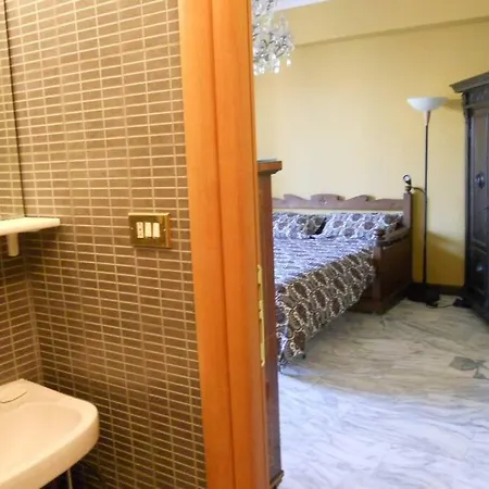 Julias Domus , Angels Suite, Metro C Apartment *