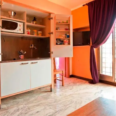Julias Domus , Angels Suite, Metro C Apartment *